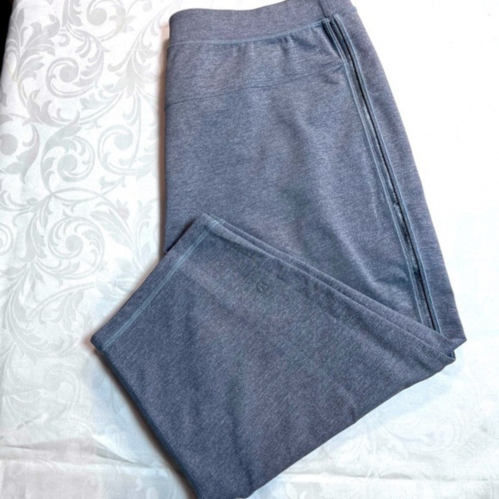 Lululemon Women's Pleat Front Side Slit pocket Capris Mesh Side Size
8